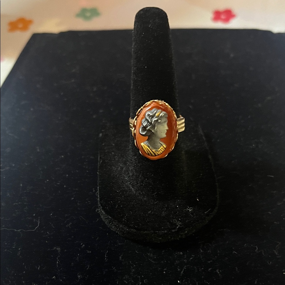 Vintage COSTUME ADJUSTABLE Cameo Ring with Orange and Gold Tone Accents
